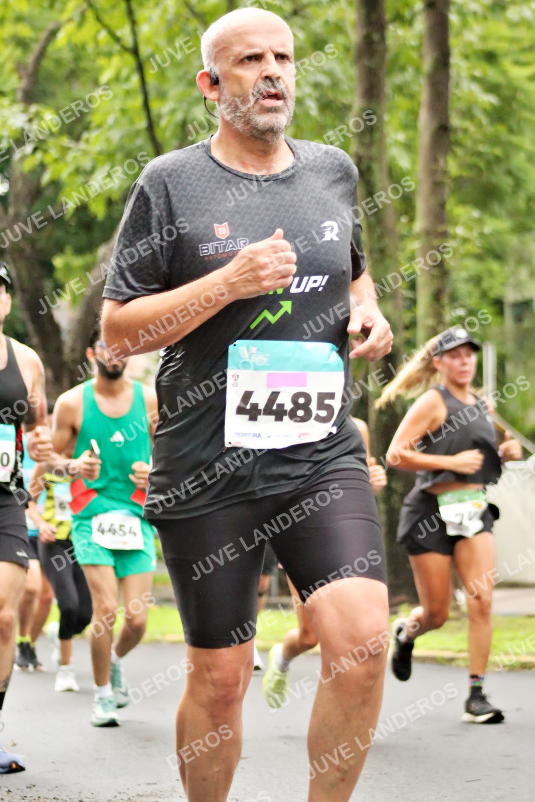 Foto del MEDIO MARATÓN ATLAS en Av. Patria, frente al Parque El Polvorín, Zapopan a las 08:23 · dorsal 4485, 4454, 0