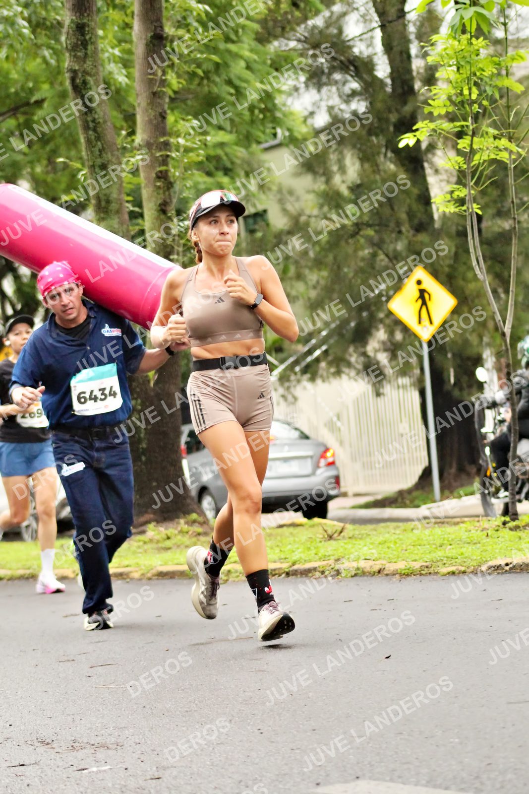 Foto del MEDIO MARATÓN ATLAS en Av. Patria, frente al Parque El Polvorín, Zapopan a las 08:27 · dorsal 6434, 269