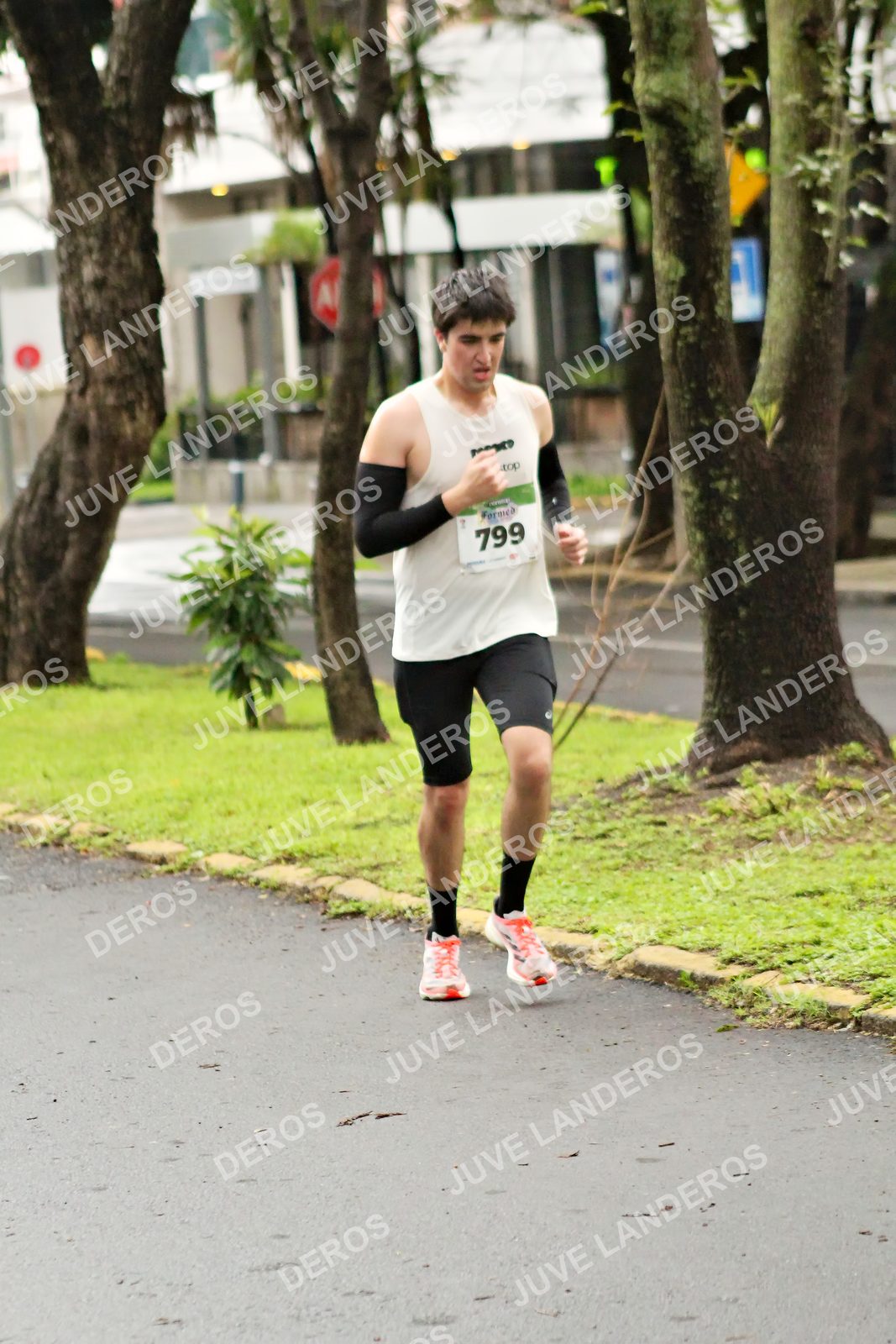 Foto del MEDIO MARATÓN ATLAS en Av. Patria, frente al Parque El Polvorín, Zapopan a las 08:10 · dorsal 799