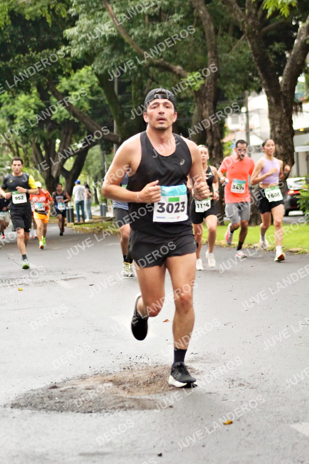 Foto del MEDIO MARATÓN ATLAS en Av. Patria, frente al Parque El Polvorín, Zapopan a las 08:14 · dorsal 3023, 952, 1114, 1608