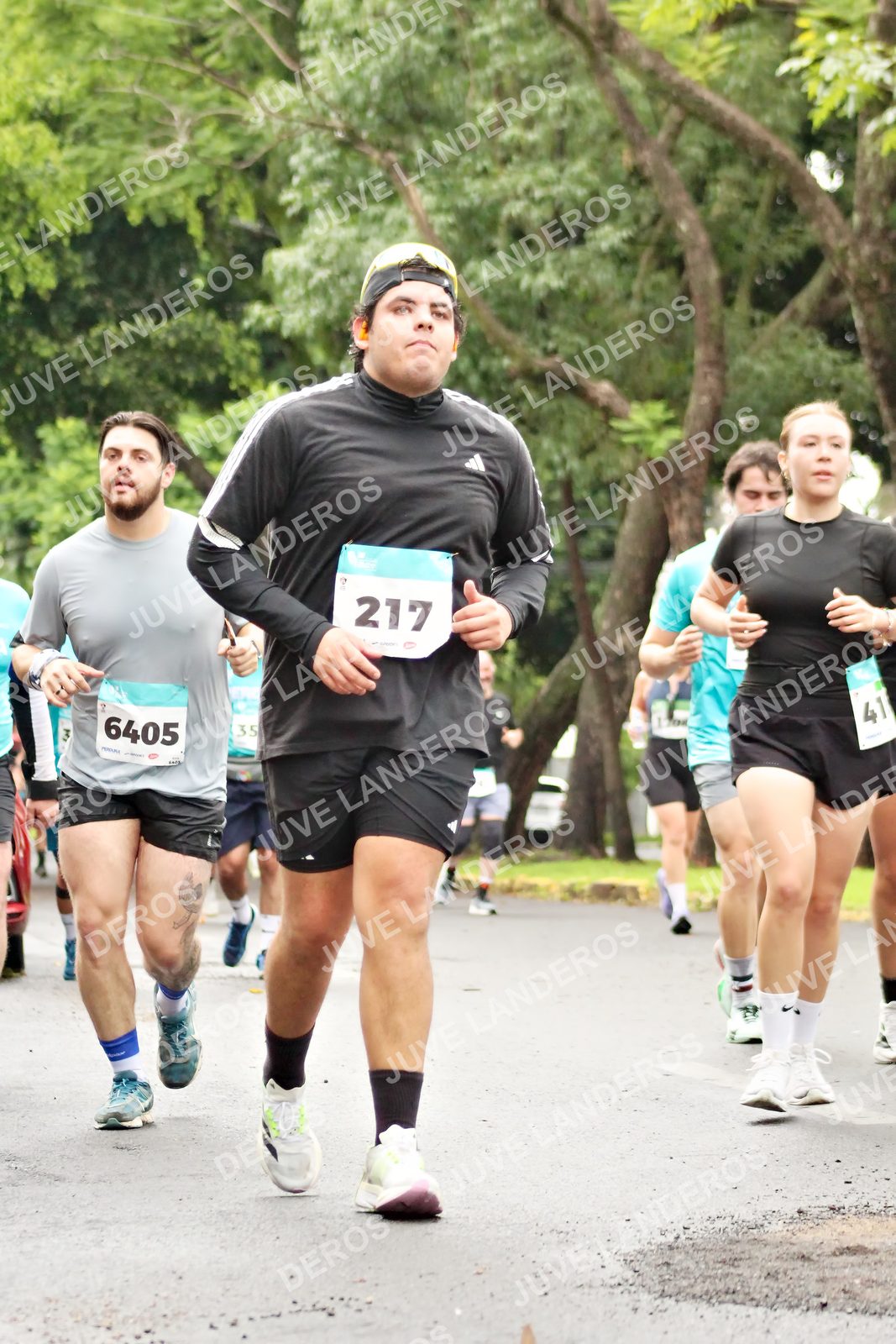 Foto del MEDIO MARATÓN ATLAS en Av. Patria, frente al Parque El Polvorín, Zapopan a las 08:42 · dorsal 217, 6405, 35, 41