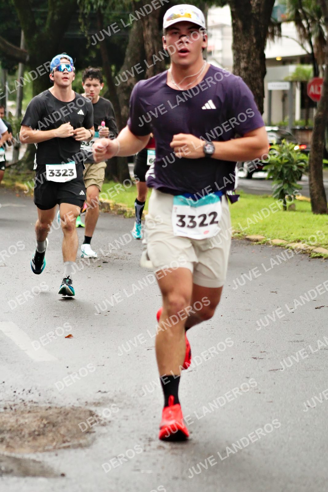 Foto del MEDIO MARATÓN ATLAS en Av. Patria, frente al Parque El Polvorín, Zapopan a las 08:14 · dorsal 3322, 3323, 637, 60
