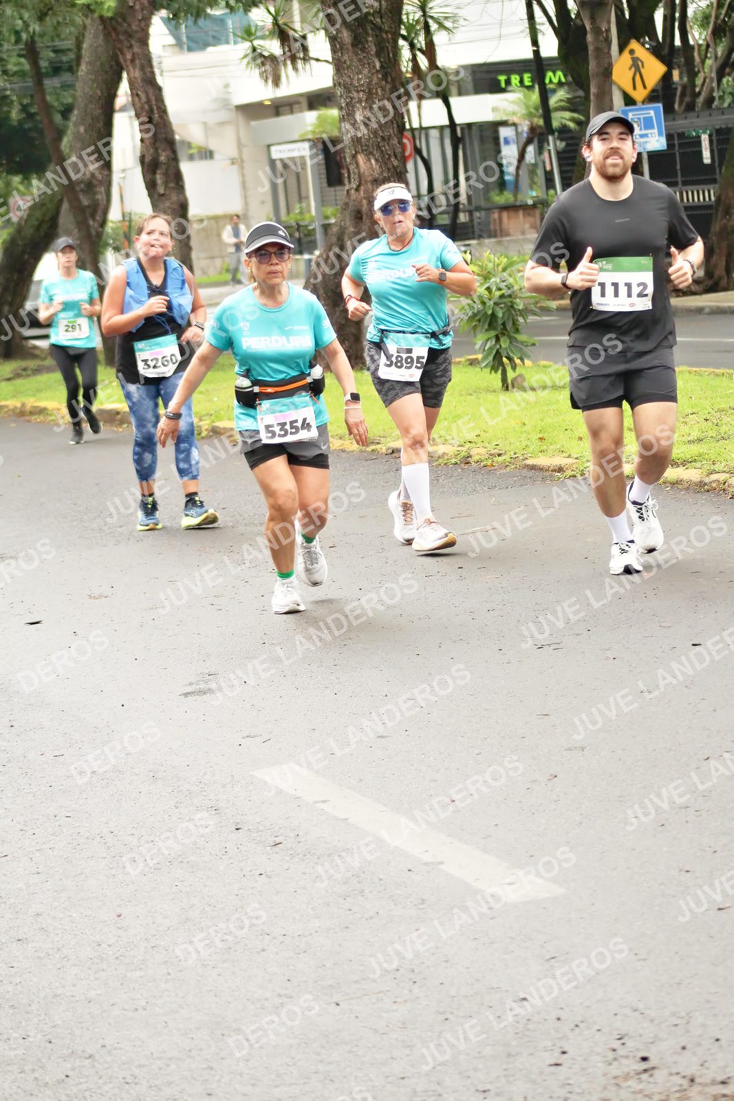 Foto del MEDIO MARATÓN ATLAS en Av. Patria, frente al Parque El Polvorín, Zapopan a las 08:50 · dorsal 1112, 5354, 3895, 3260