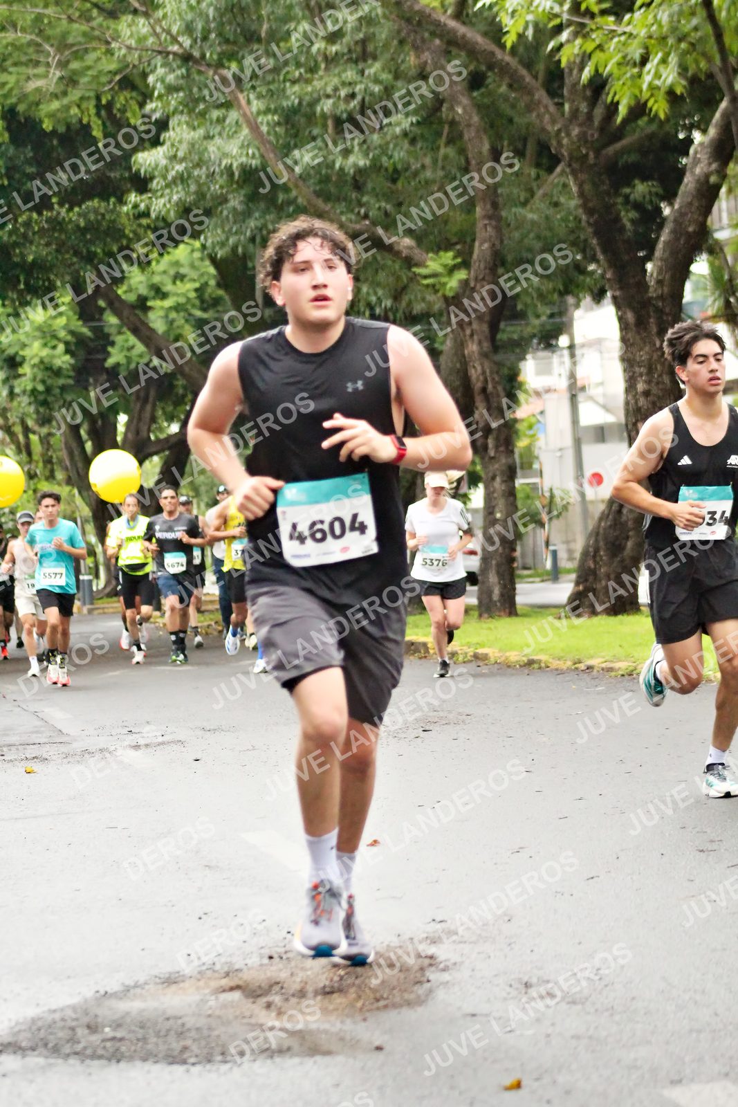 Foto del MEDIO MARATÓN ATLAS en Av. Patria, frente al Parque El Polvorín, Zapopan a las 08:11 · dorsal 4604, 34, 5577, 5376