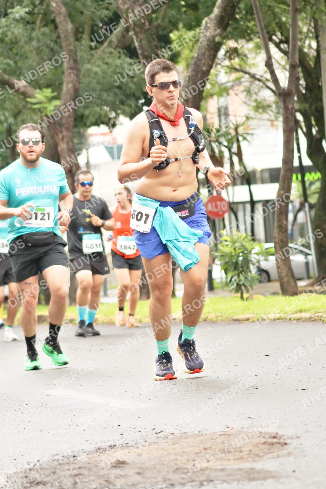 Foto del MEDIO MARATÓN ATLAS en Av. Patria, frente al Parque El Polvorín, Zapopan a las 08:45 · dorsal 121, 601, 3842, 4838