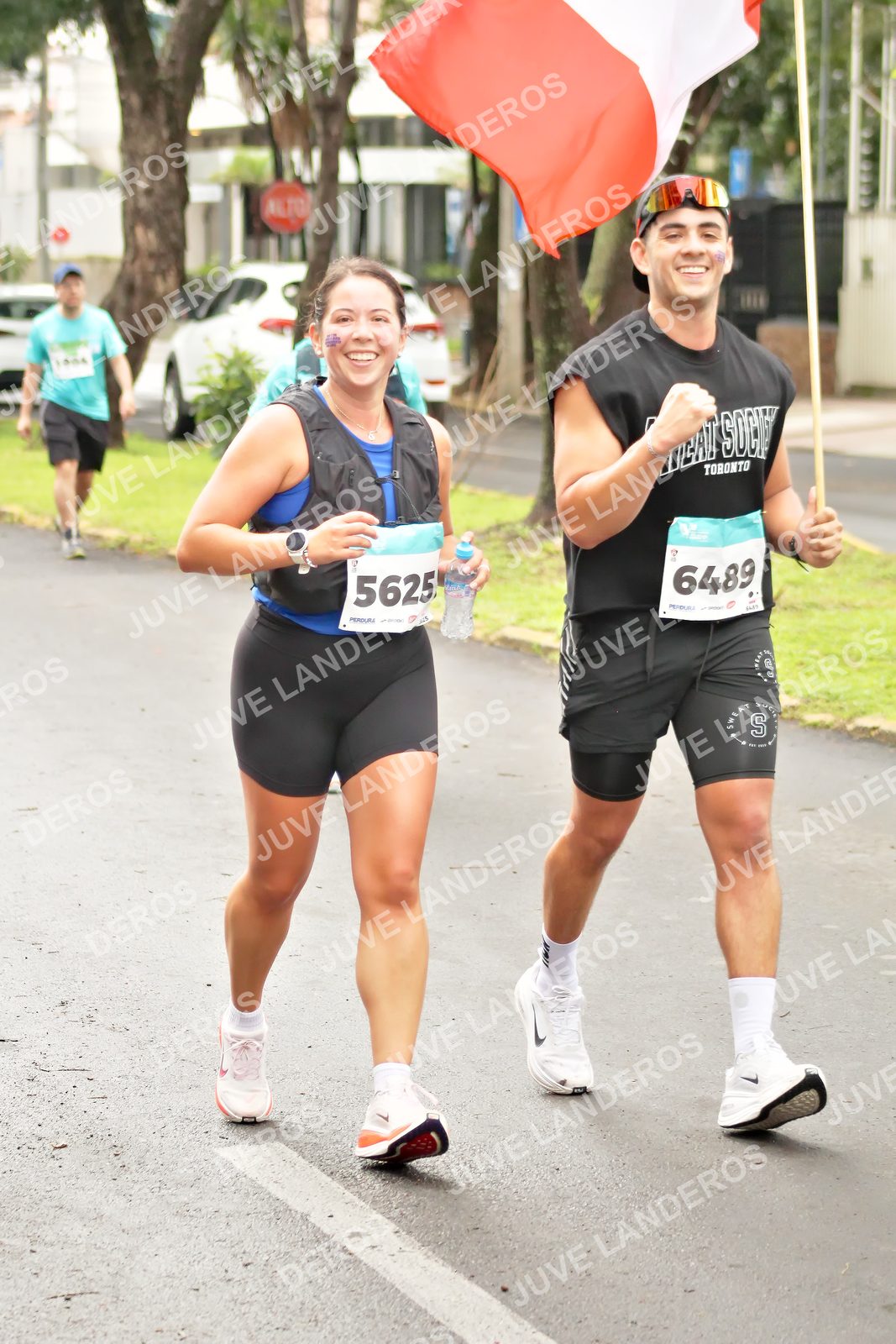 Foto del MEDIO MARATÓN ATLAS en Av. Patria, frente al Parque El Polvorín, Zapopan a las 08:59 · dorsal 5625, 6489