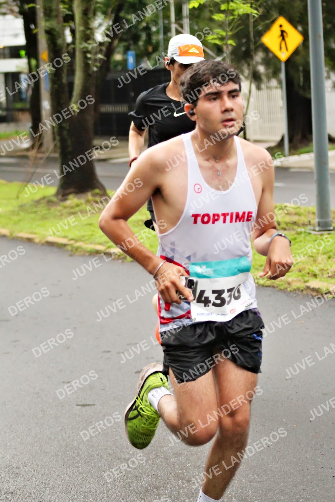 Foto del MEDIO MARATÓN ATLAS en Av. Patria, frente al Parque El Polvorín, Zapopan a las 08:11 · dorsal 4370