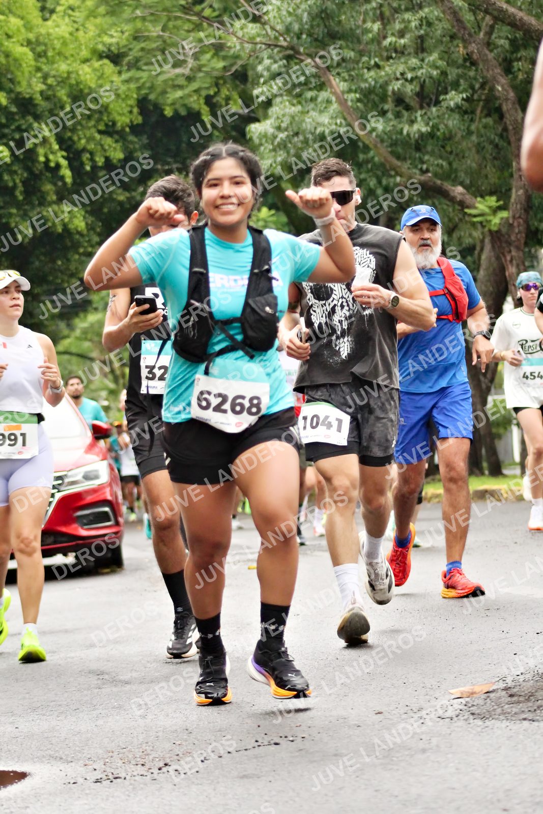 Foto del MEDIO MARATÓN ATLAS en Av. Patria, frente al Parque El Polvorín, Zapopan a las 08:27 · dorsal 32, 6268, 1041, 454