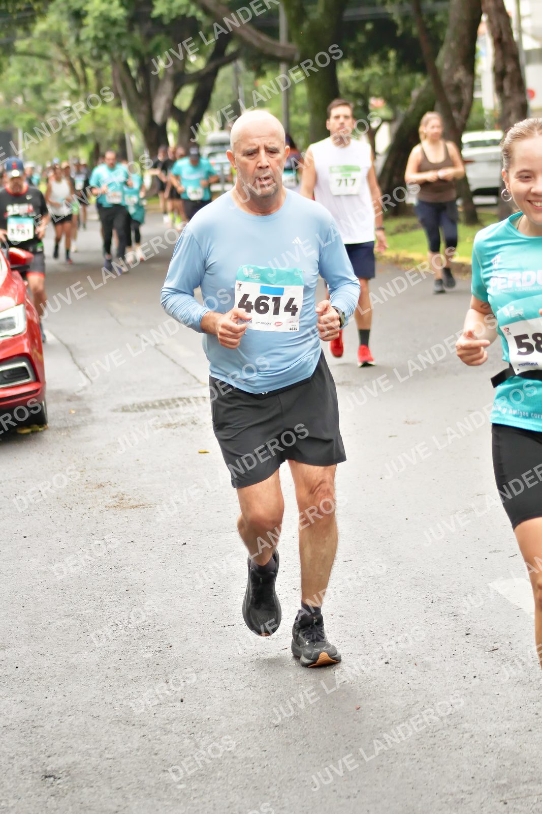 Foto del MEDIO MARATÓN ATLAS en Av. Patria, frente al Parque El Polvorín, Zapopan a las 08:53 · dorsal 717, 4614, 3781, 58