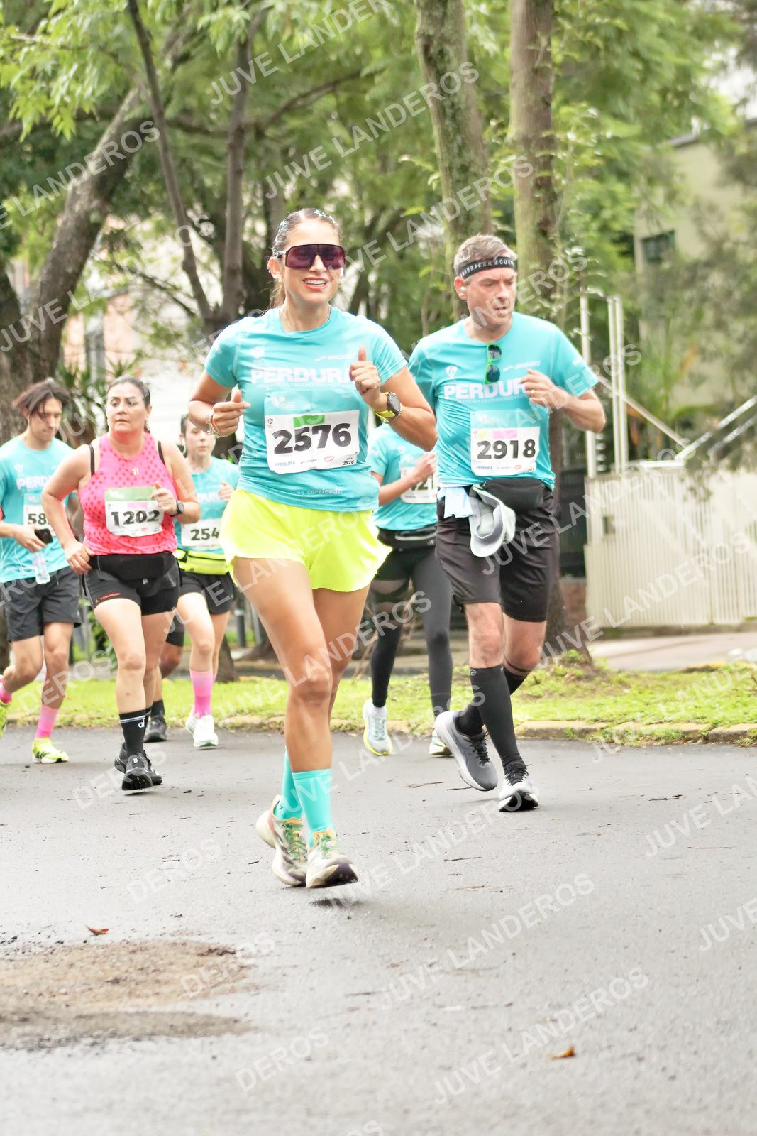 Foto del MEDIO MARATÓN ATLAS en Av. Patria, frente al Parque El Polvorín, Zapopan a las 08:36 · dorsal 2918, 2576, 58, 254