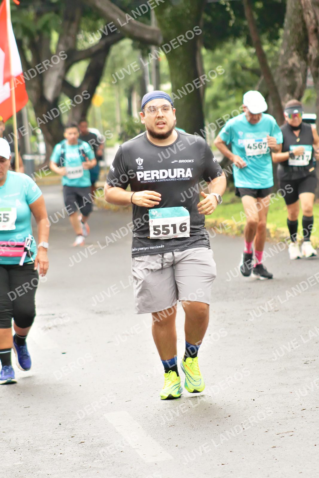 Foto del MEDIO MARATÓN ATLAS en Av. Patria, frente al Parque El Polvorín, Zapopan a las 08:58 · dorsal 5516, 4567, 5