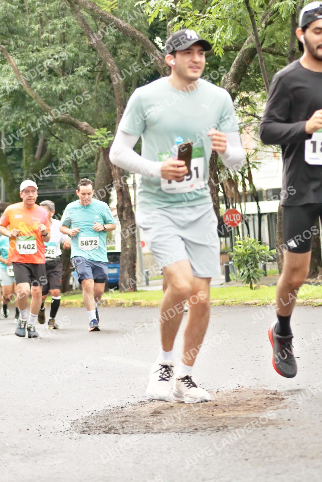 Foto del MEDIO MARATÓN ATLAS en Av. Patria, frente al Parque El Polvorín, Zapopan a las 08:45 · dorsal 5872, 726, 1402, 1