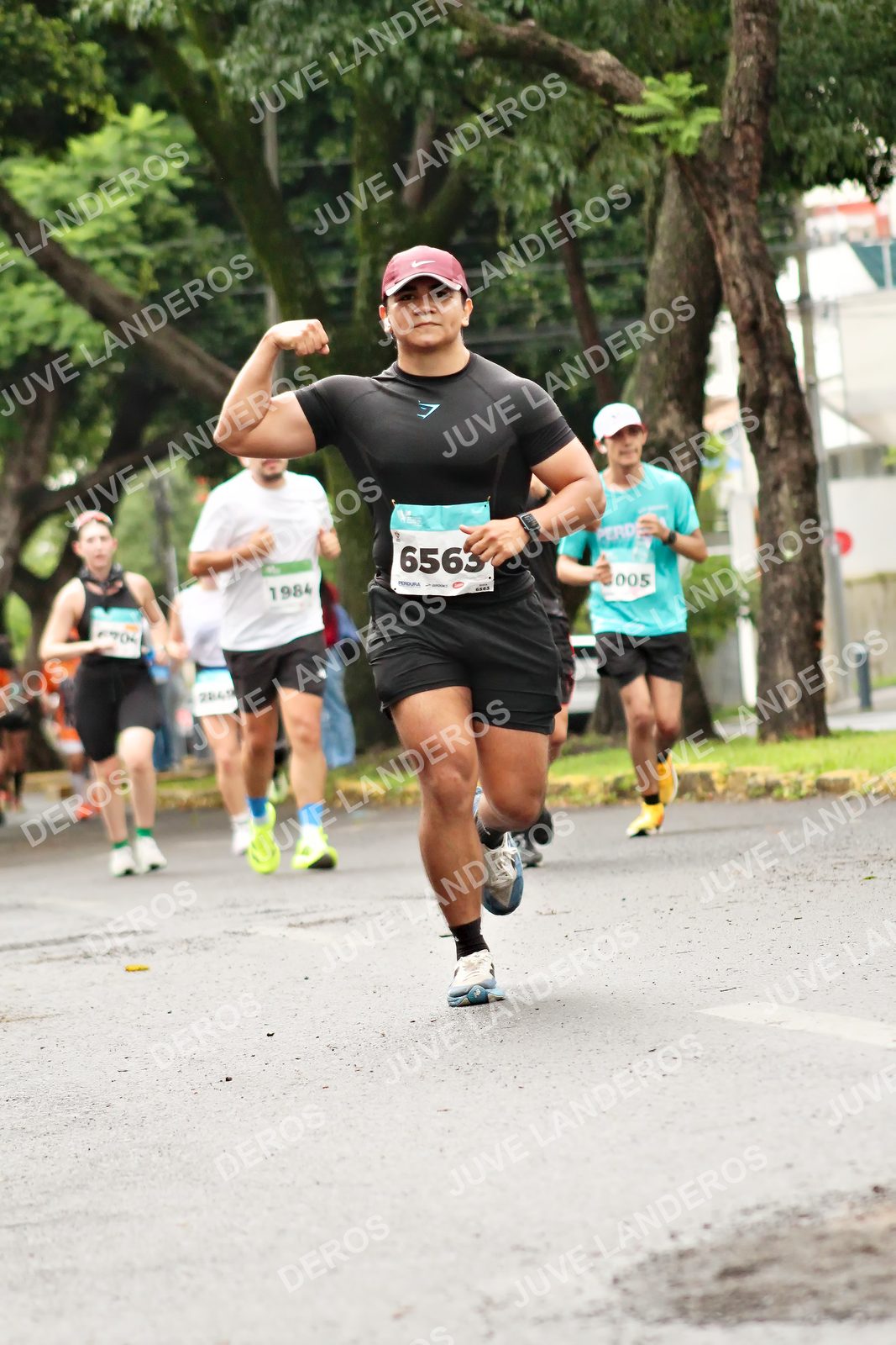 Foto del MEDIO MARATÓN ATLAS en Av. Patria, frente al Parque El Polvorín, Zapopan a las 08:41 · dorsal 6563, 5, 1984