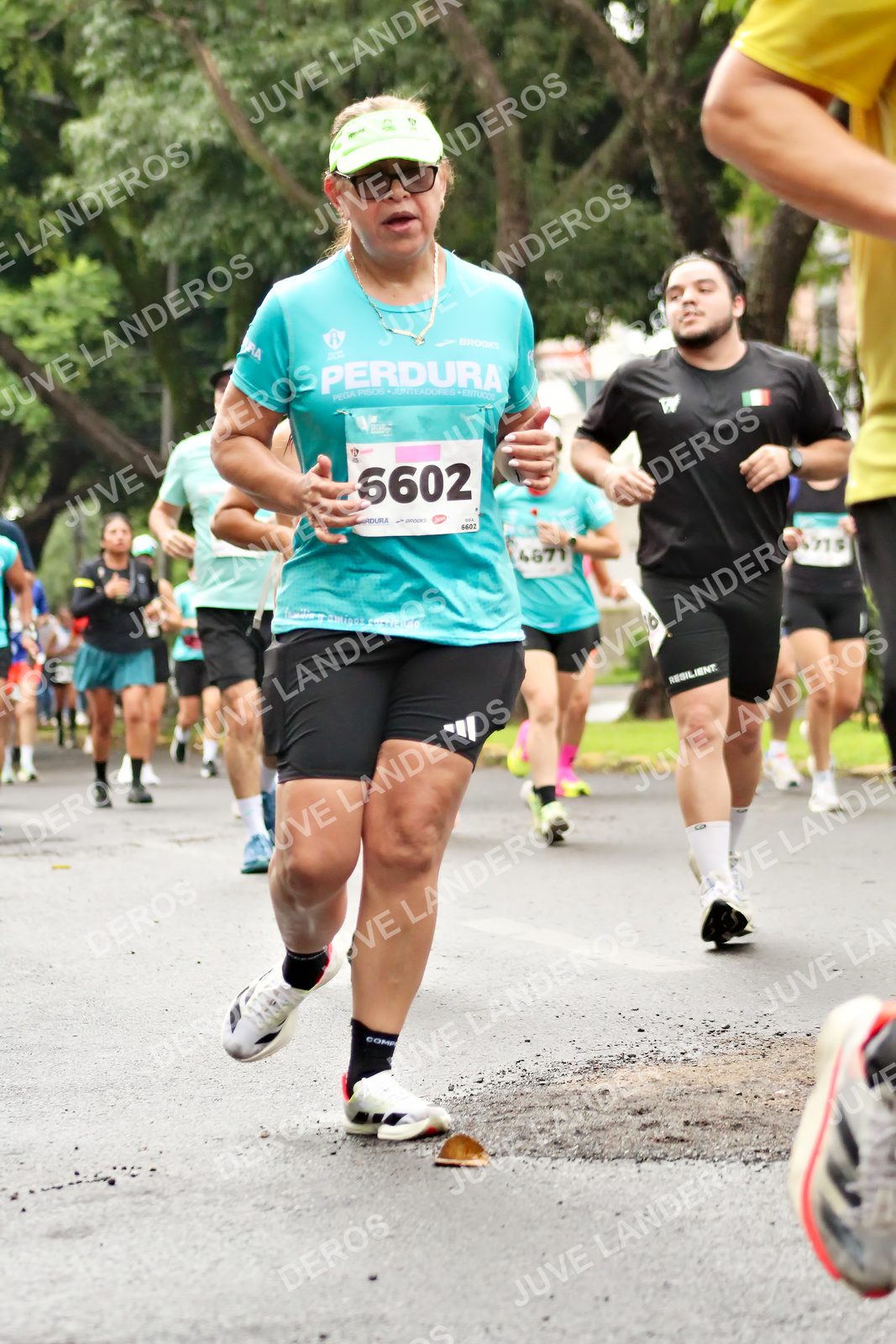 Foto del MEDIO MARATÓN ATLAS en Av. Patria, frente al Parque El Polvorín, Zapopan a las 08:37 · dorsal 6602, 4671, 715