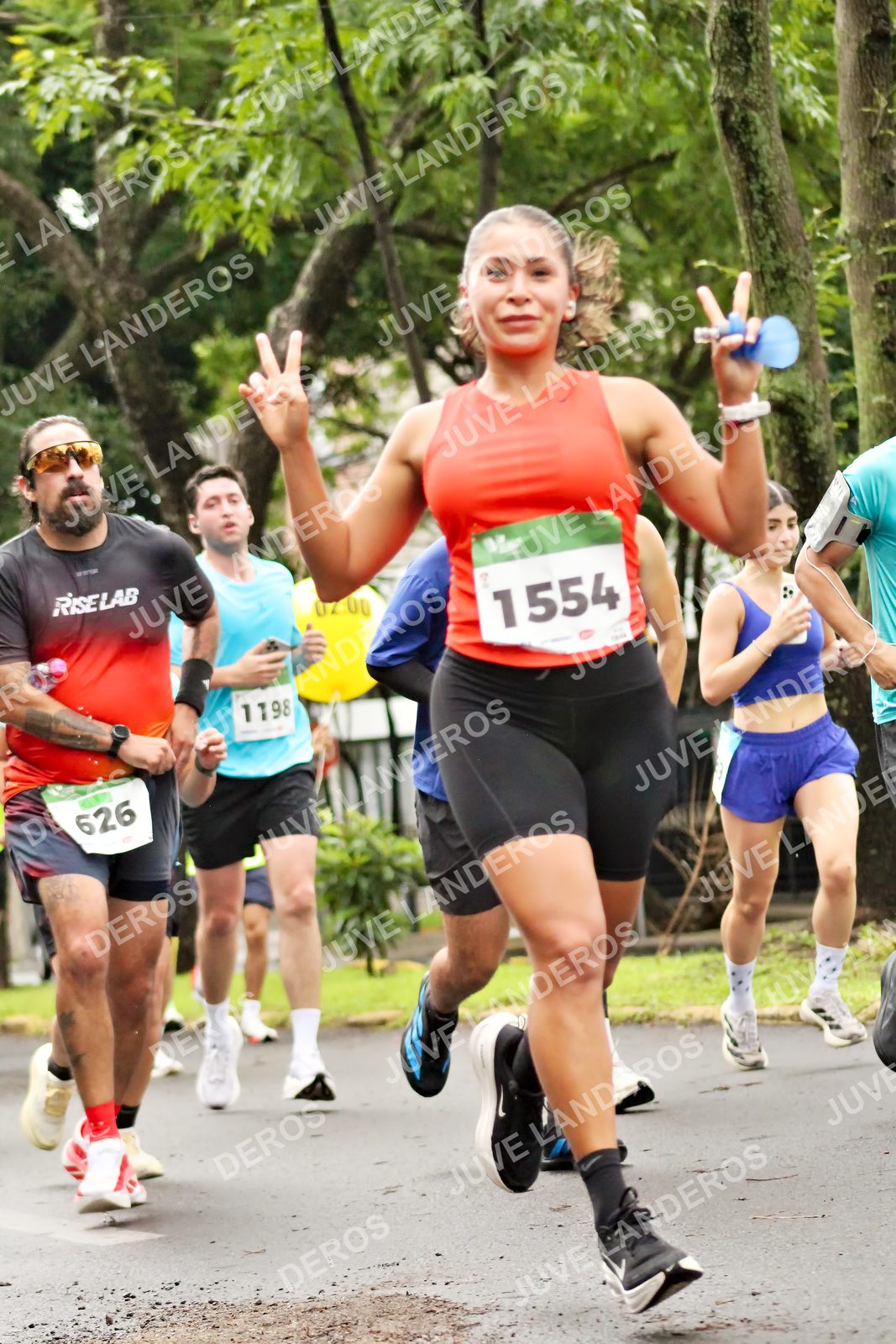 Foto del MEDIO MARATÓN ATLAS en Av. Patria, frente al Parque El Polvorín, Zapopan a las 08:22 · dorsal 626, 1198, 1554
