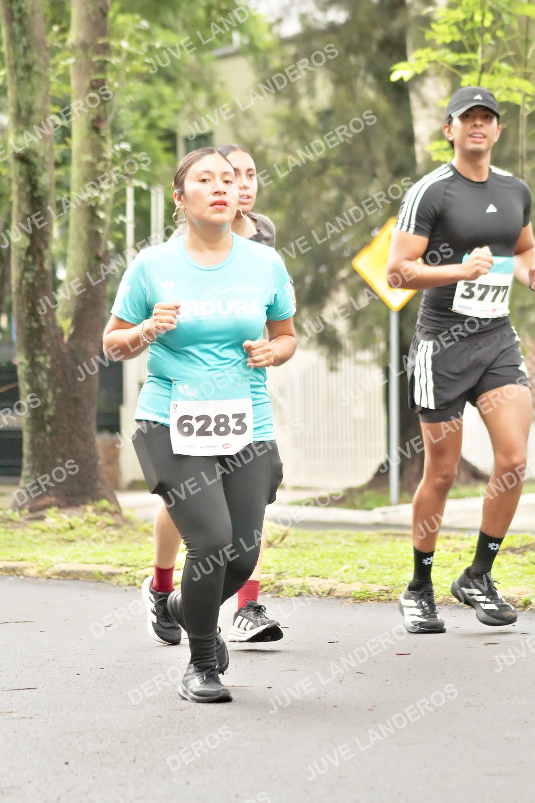 Foto del MEDIO MARATÓN ATLAS en Av. Patria, frente al Parque El Polvorín, Zapopan a las 08:48 · dorsal 6283, 3777