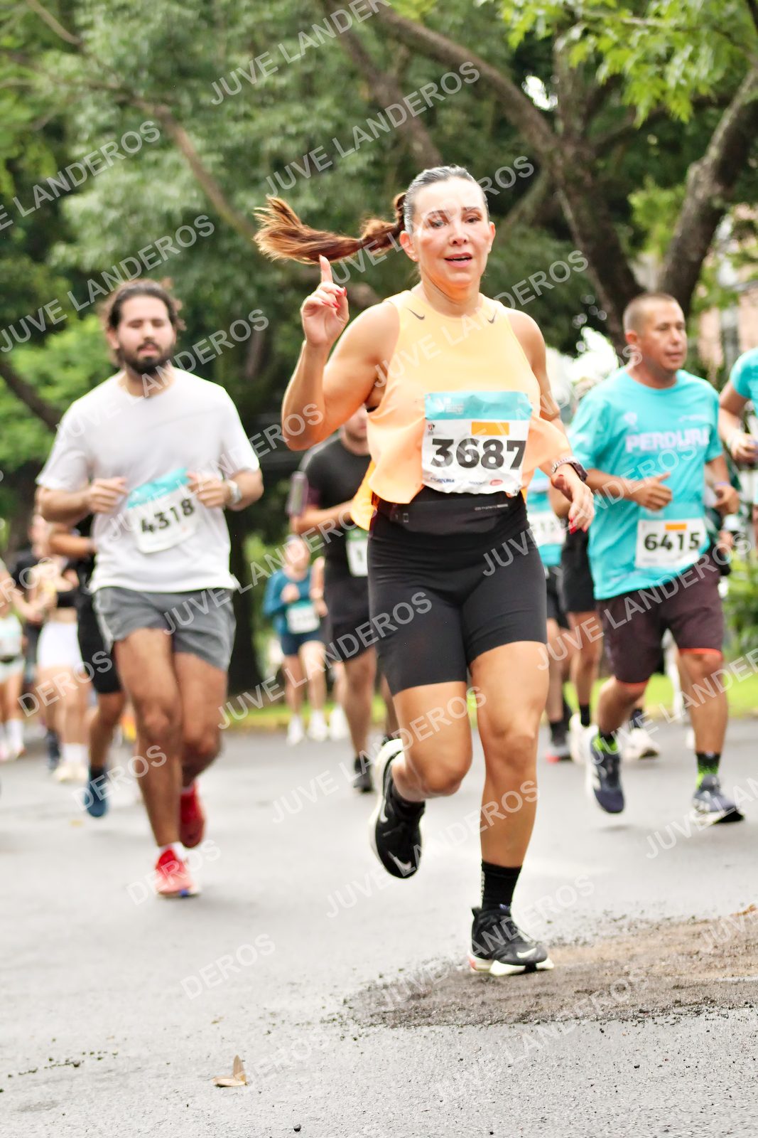 Foto del MEDIO MARATÓN ATLAS en Av. Patria, frente al Parque El Polvorín, Zapopan a las 08:40 · dorsal 3687, 6415, 4318