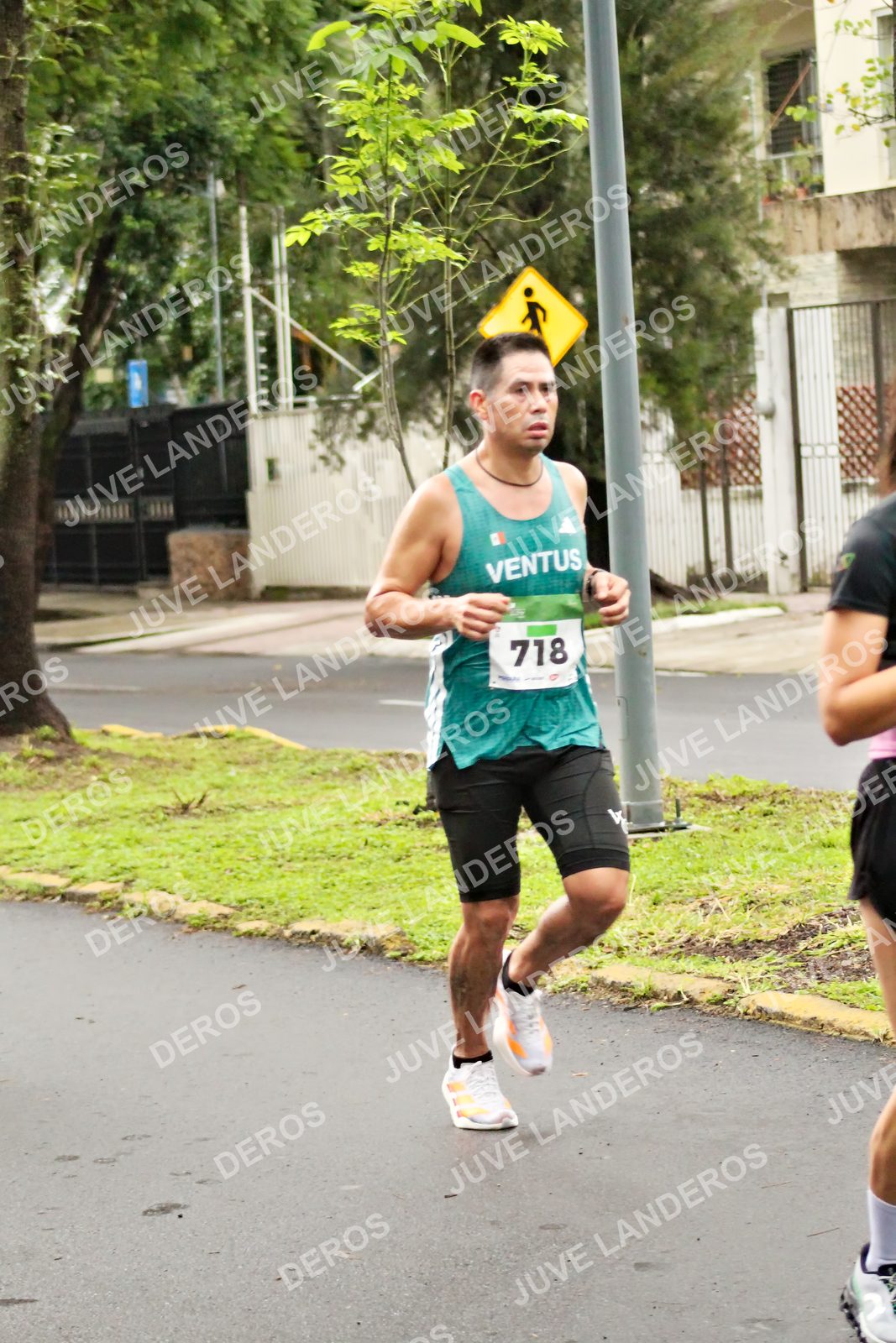 Foto del MEDIO MARATÓN ATLAS en Av. Patria, frente al Parque El Polvorín, Zapopan a las 08:11 · dorsal 718