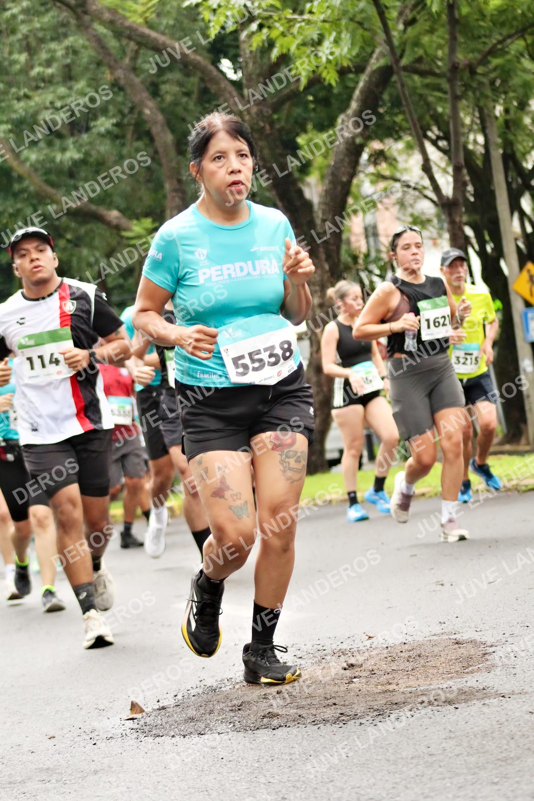Foto del MEDIO MARATÓN ATLAS en Av. Patria, frente al Parque El Polvorín, Zapopan a las 08:31 · dorsal 5538, 114, 3215, 1621