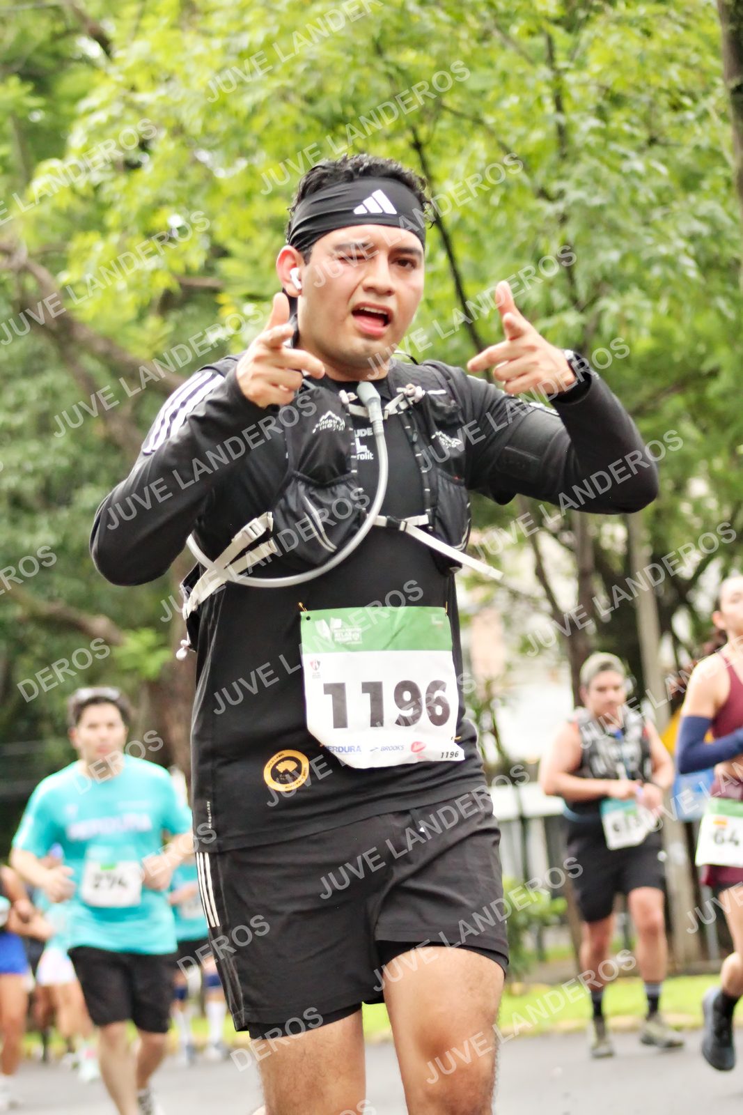 Foto del MEDIO MARATÓN ATLAS en Av. Patria, frente al Parque El Polvorín, Zapopan a las 08:42 · dorsal 1196, 64, 274