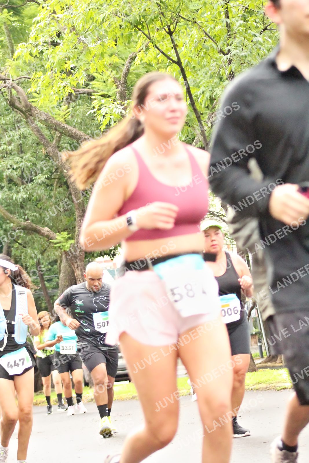 Foto del MEDIO MARATÓN ATLAS en Av. Patria, frente al Parque El Polvorín, Zapopan a las 08:43 · dorsal 3351, 447, 6