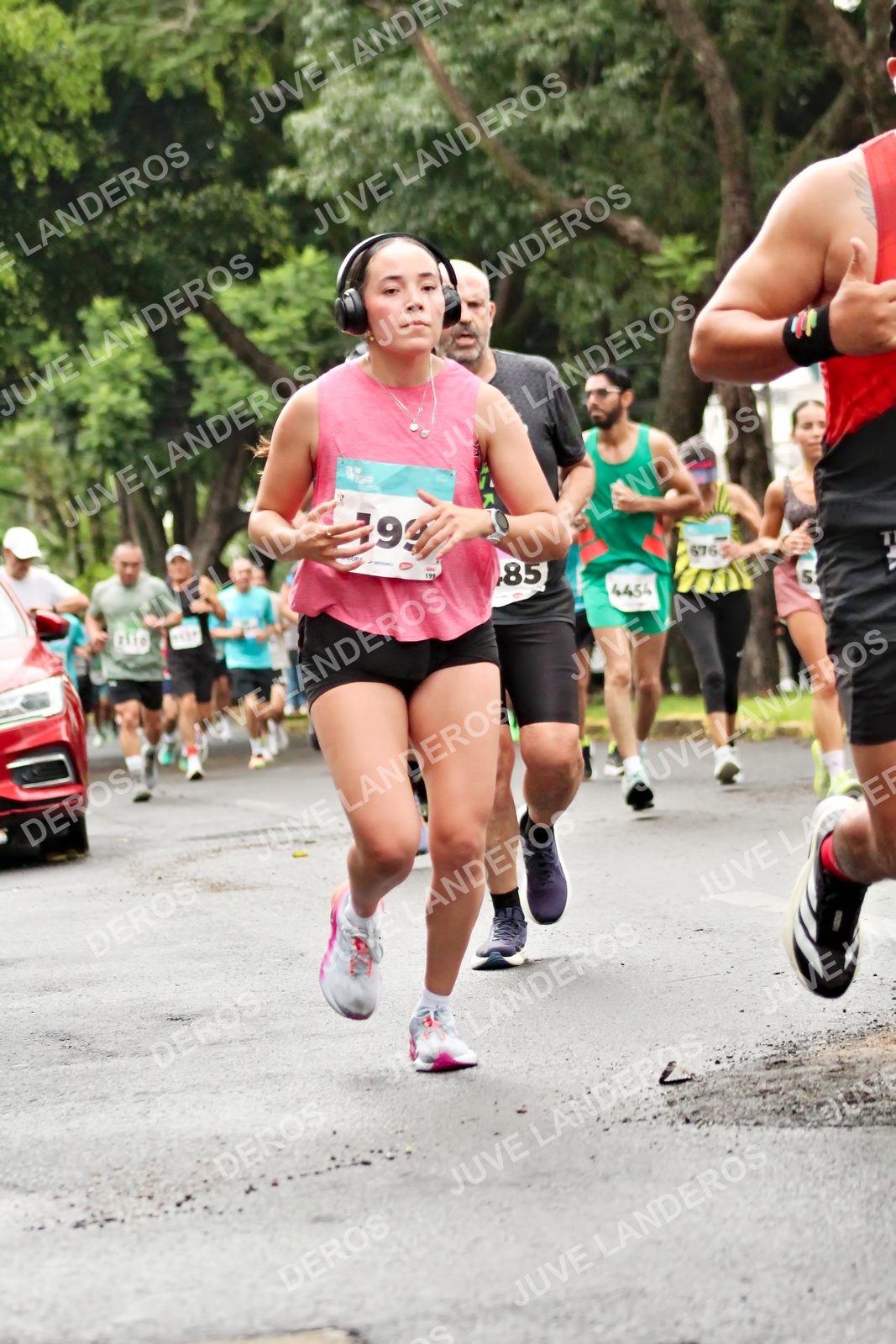 Foto del MEDIO MARATÓN ATLAS en Av. Patria, frente al Parque El Polvorín, Zapopan a las 08:23 · dorsal 4454, 676, 5