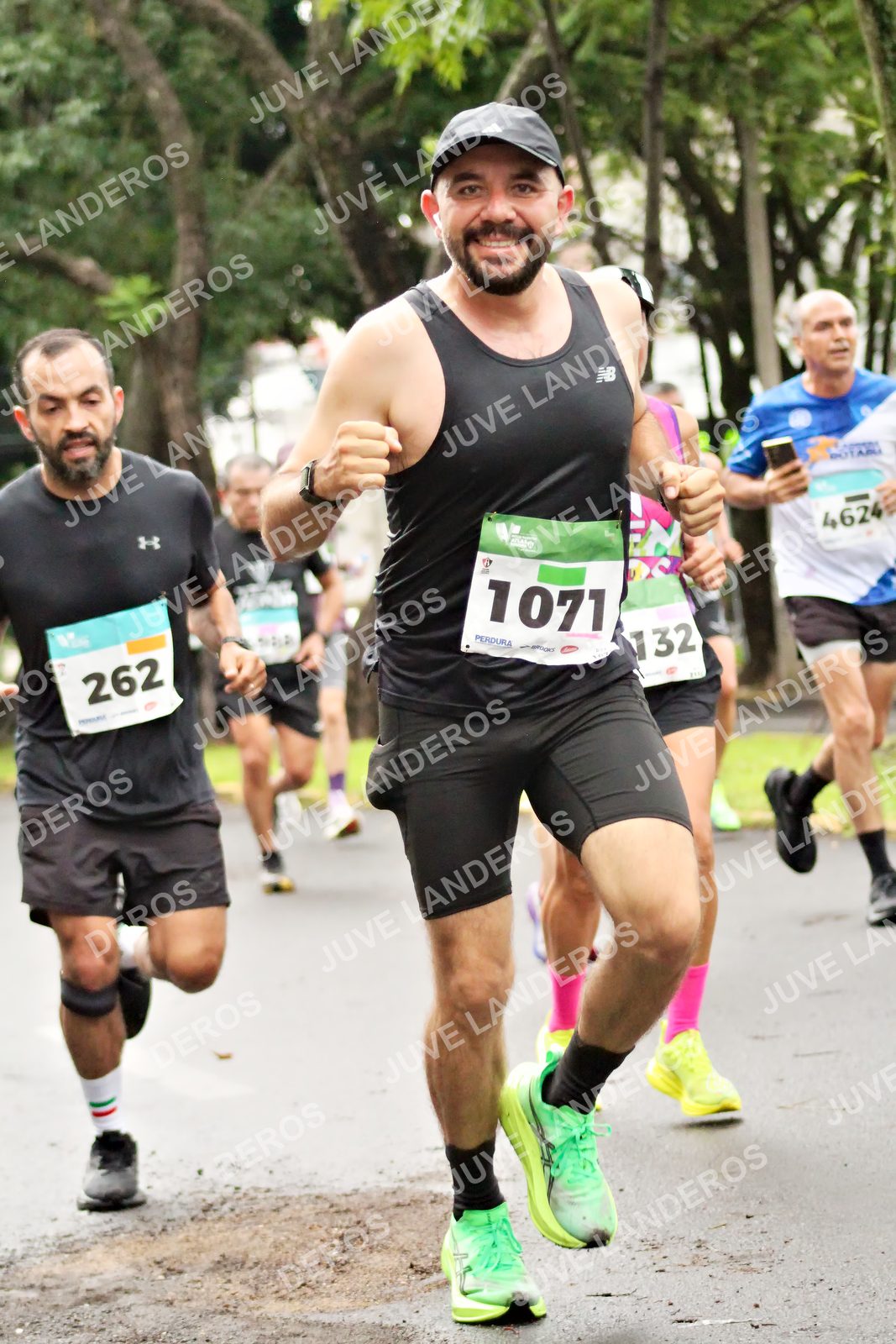 Foto del MEDIO MARATÓN ATLAS en Av. Patria, frente al Parque El Polvorín, Zapopan a las 08:18 · dorsal 262, 1071, 132, 4624