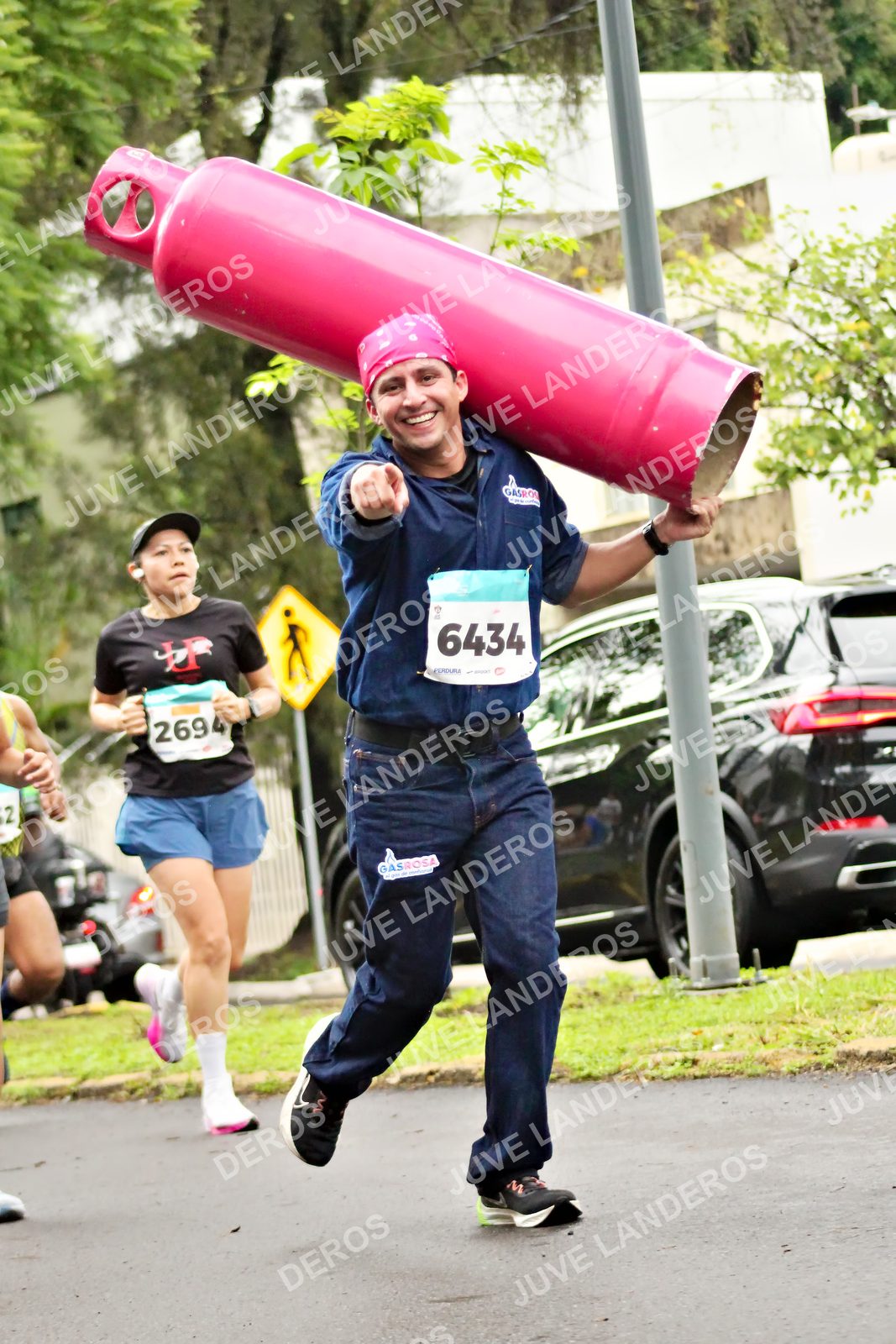 Foto del MEDIO MARATÓN ATLAS en Av. Patria, frente al Parque El Polvorín, Zapopan a las 08:27 · dorsal 6434, 2694, 2