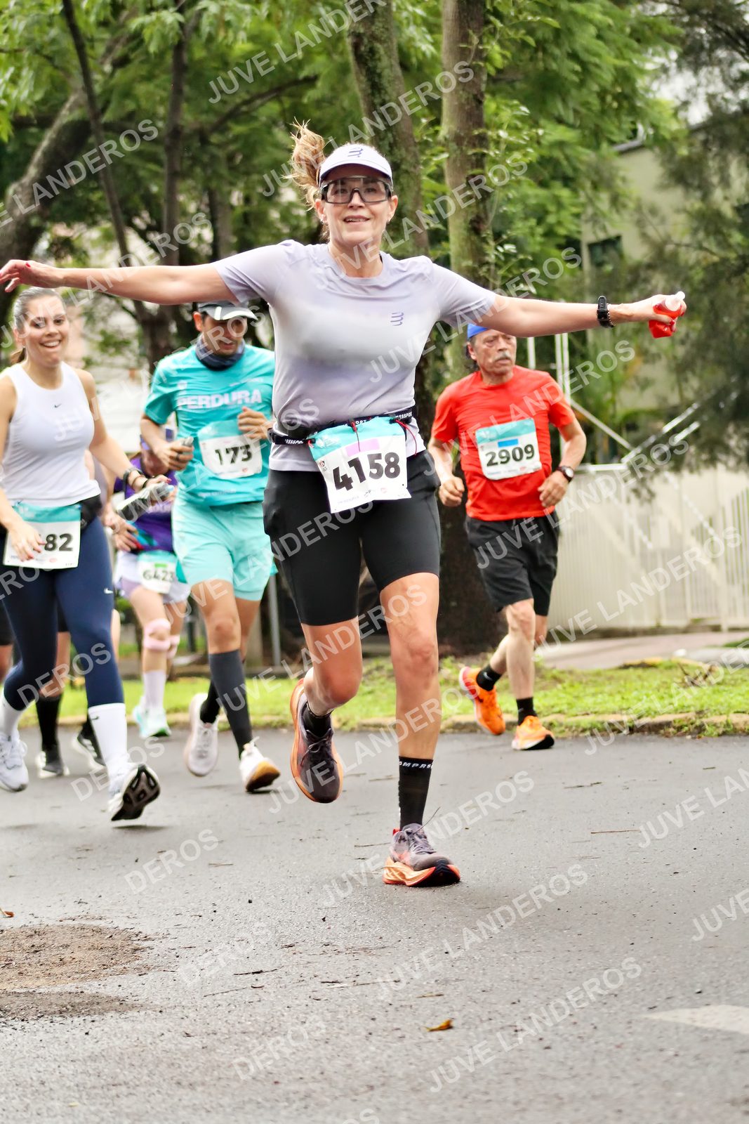 Foto del MEDIO MARATÓN ATLAS en Av. Patria, frente al Parque El Polvorín, Zapopan a las 08:34 · dorsal 4158, 173, 2909, 82