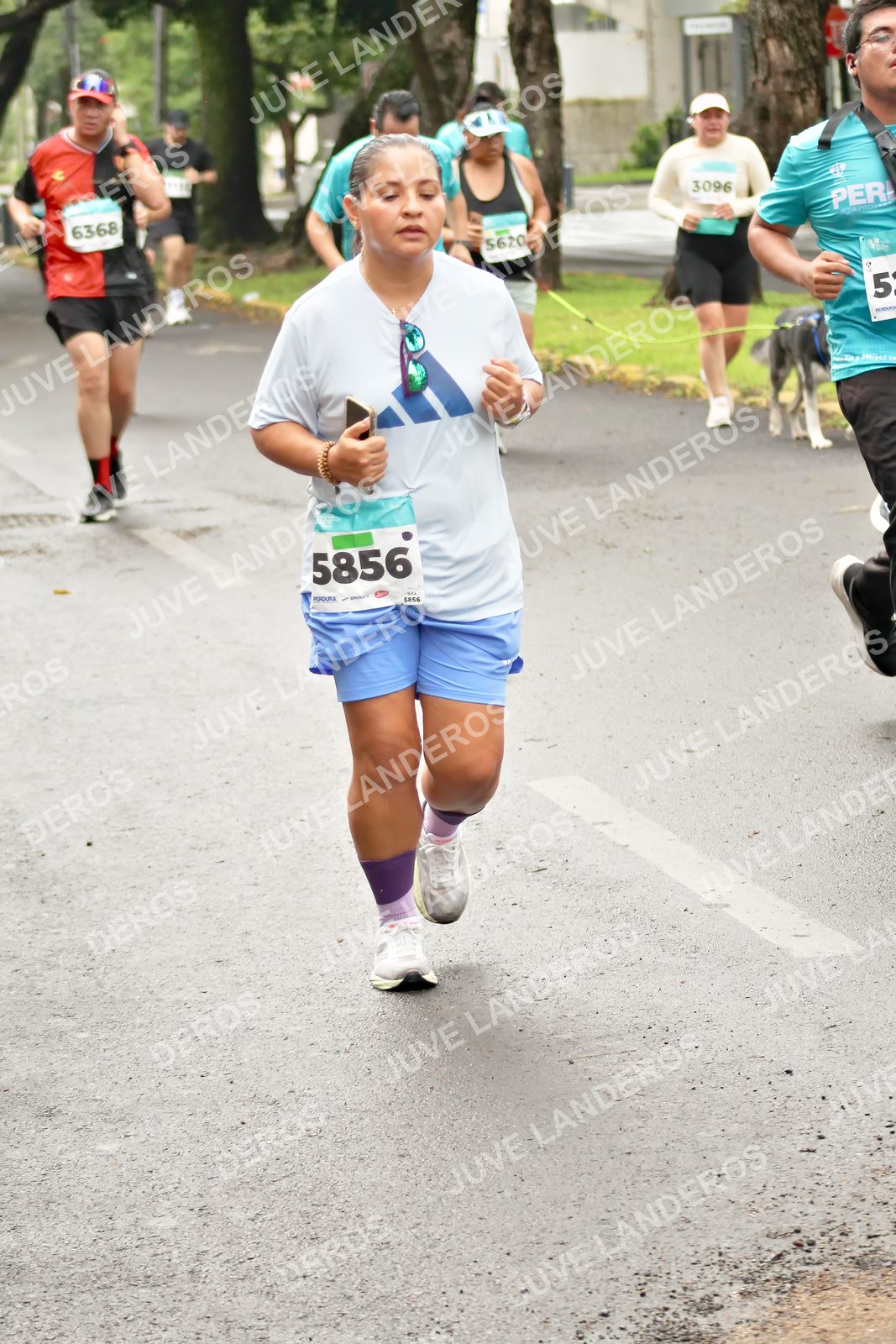 Foto del MEDIO MARATÓN ATLAS en Av. Patria, frente al Parque El Polvorín, Zapopan a las 08:49 · dorsal 5856, 6368, 3096, 5620