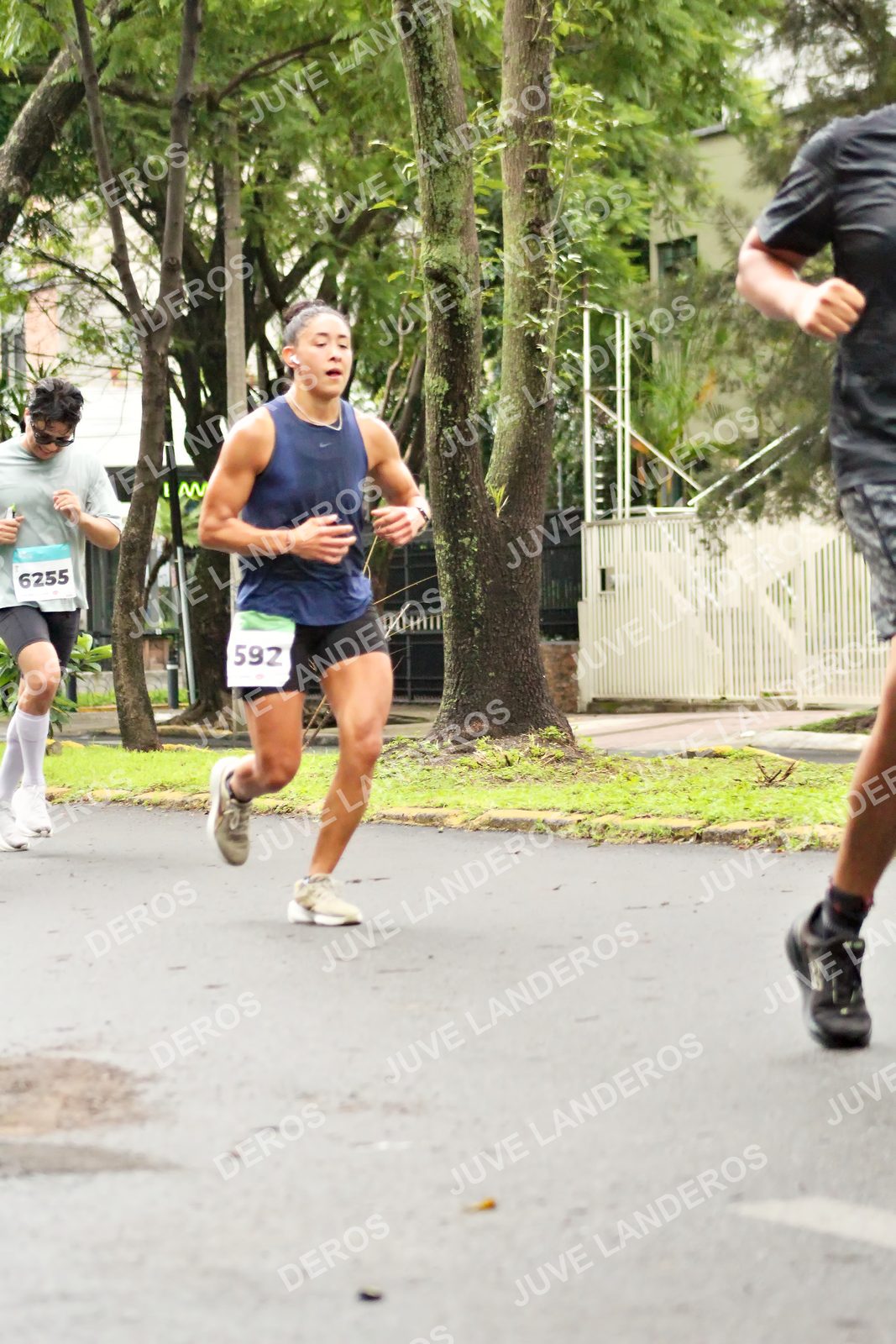Foto del MEDIO MARATÓN ATLAS en Av. Patria, frente al Parque El Polvorín, Zapopan a las 08:23 · dorsal 592, 6255