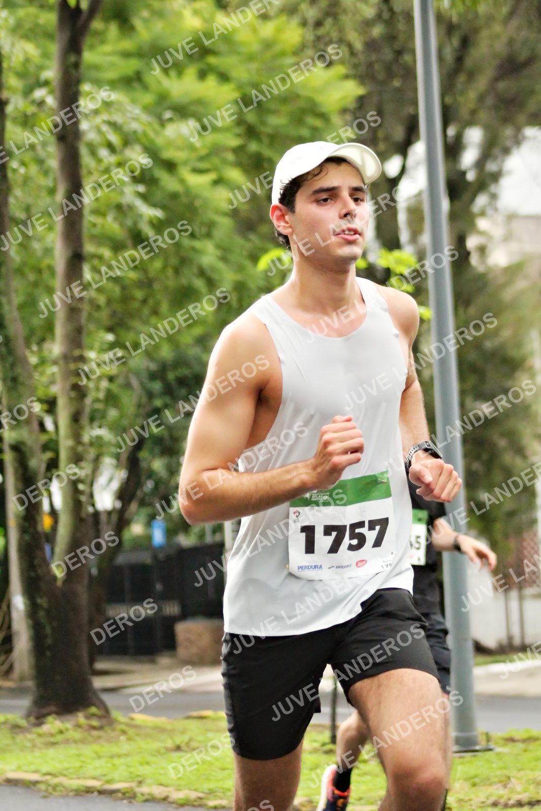 Foto del MEDIO MARATÓN ATLAS en Av. Patria, frente al Parque El Polvorín, Zapopan a las 08:11 · dorsal 1757, 175