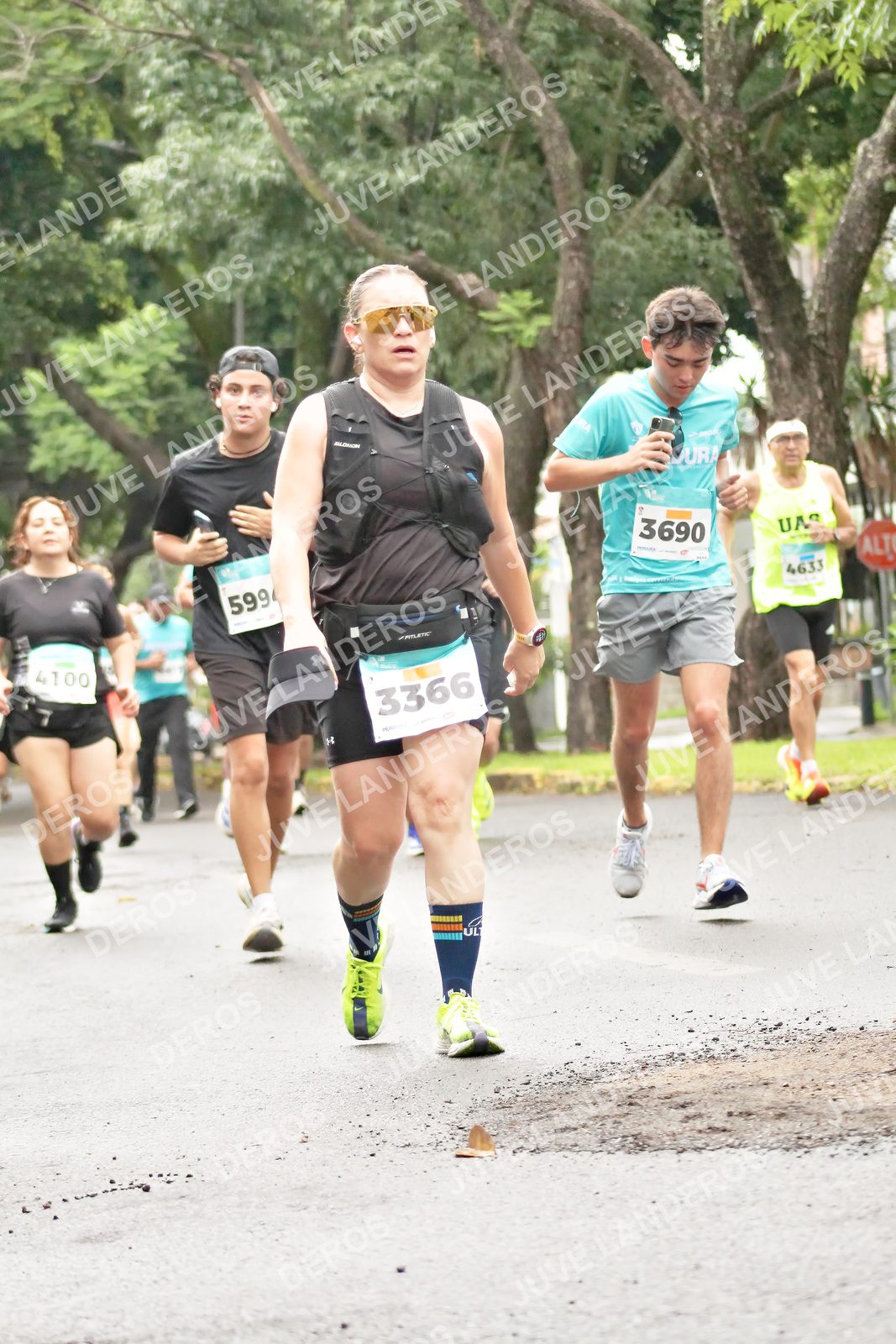 Foto del MEDIO MARATÓN ATLAS en Av. Patria, frente al Parque El Polvorín, Zapopan a las 08:36 · dorsal 3690, 3366, 4100, 4633