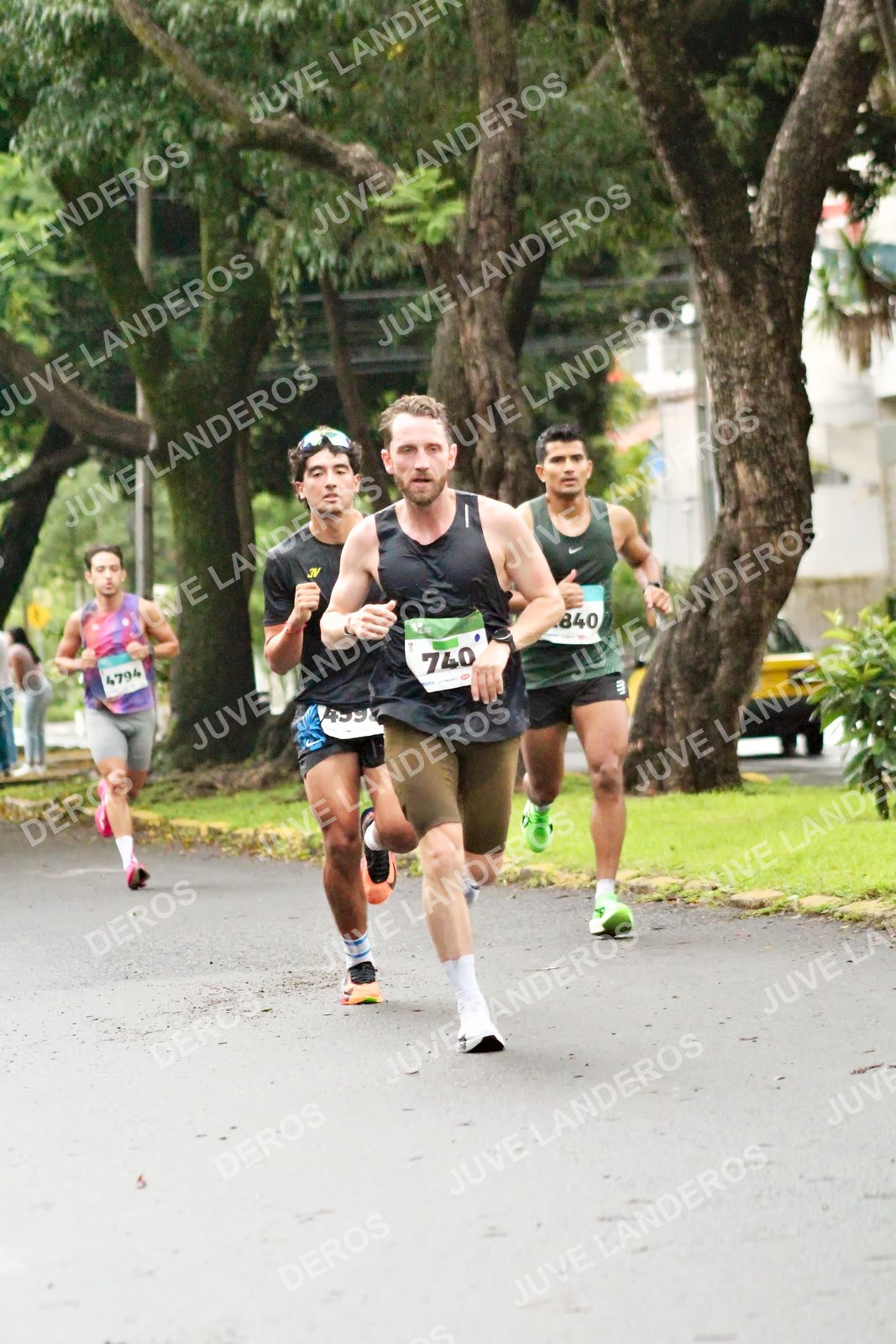 Foto del MEDIO MARATÓN ATLAS en Av. Patria, frente al Parque El Polvorín, Zapopan a las 08:01 · dorsal 740, 4794, 840, 459