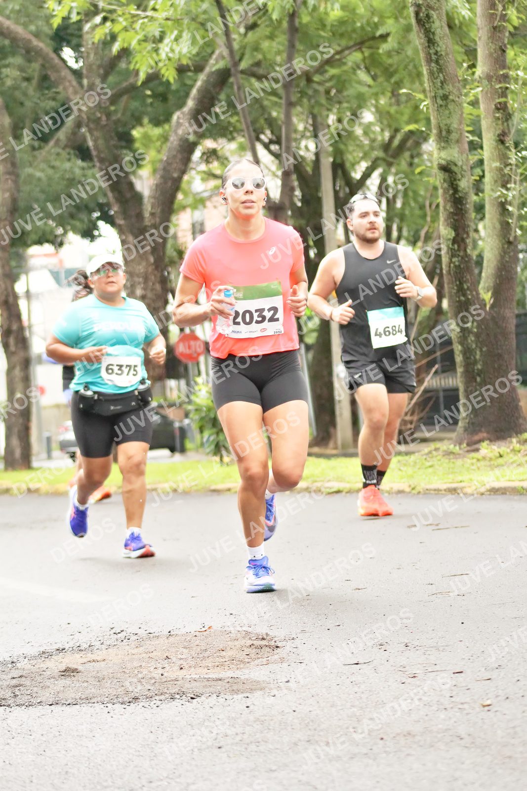Foto del MEDIO MARATÓN ATLAS en Av. Patria, frente al Parque El Polvorín, Zapopan a las 08:47 · dorsal 2032, 6375, 4684