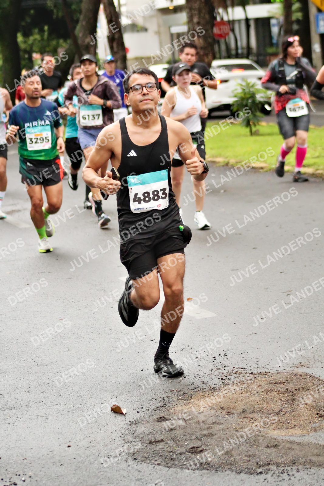 Foto del MEDIO MARATÓN ATLAS en Av. Patria, frente al Parque El Polvorín, Zapopan a las 08:20 · dorsal 4883, 3295, 6137