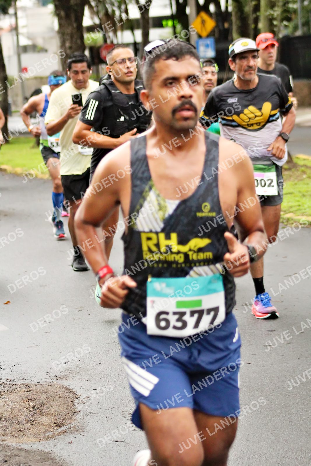 Foto del MEDIO MARATÓN ATLAS en Av. Patria, frente al Parque El Polvorín, Zapopan a las 08:17 · dorsal 6377, 2, 53