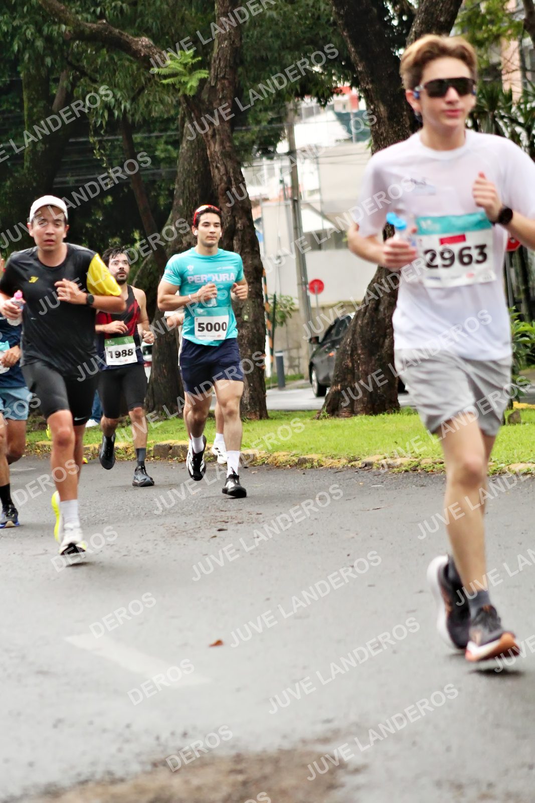 Foto del MEDIO MARATÓN ATLAS en Av. Patria, frente al Parque El Polvorín, Zapopan a las 08:16 · dorsal 2963, 5000, 1988