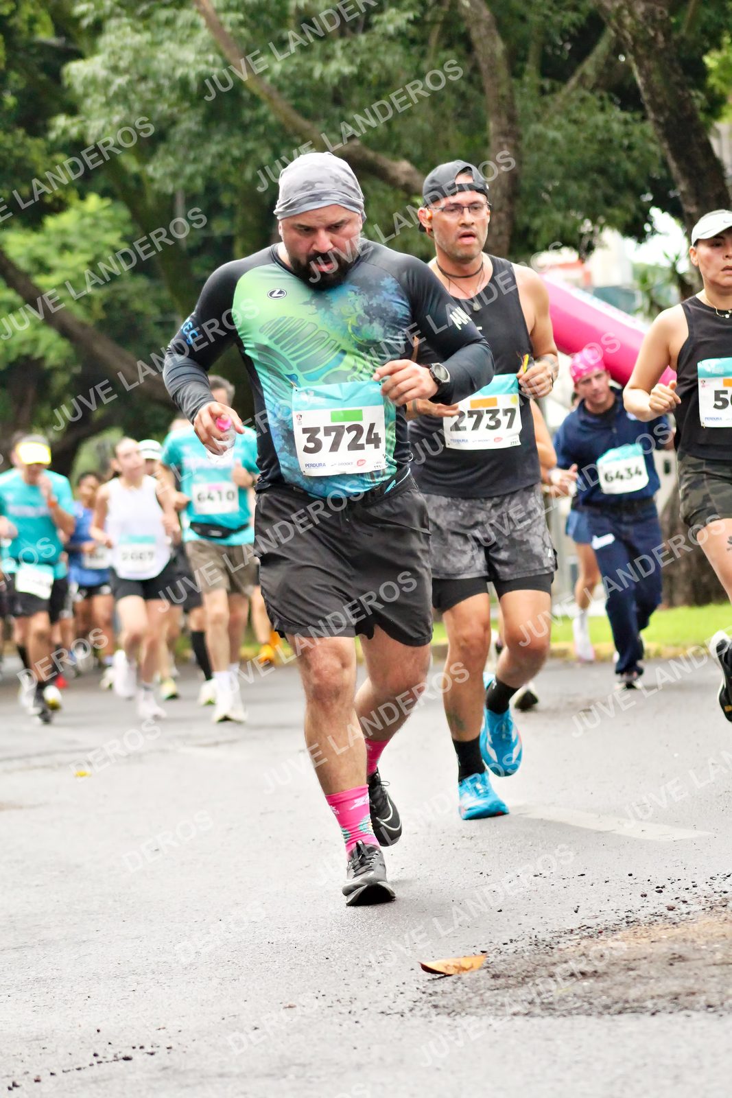 Foto del MEDIO MARATÓN ATLAS en Av. Patria, frente al Parque El Polvorín, Zapopan a las 08:27 · dorsal 3724, 5, 2737, 6434