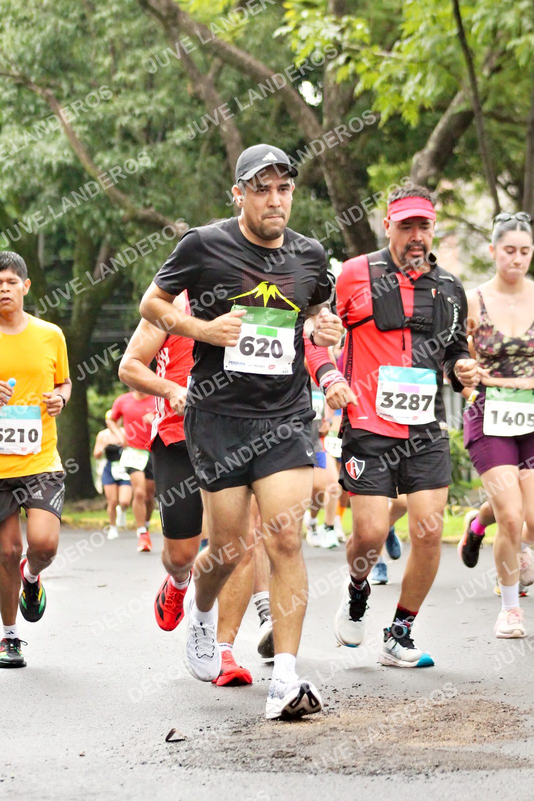 Foto del MEDIO MARATÓN ATLAS en Av. Patria, frente al Parque El Polvorín, Zapopan a las 08:23 · dorsal 620, 3287, 210, 1405