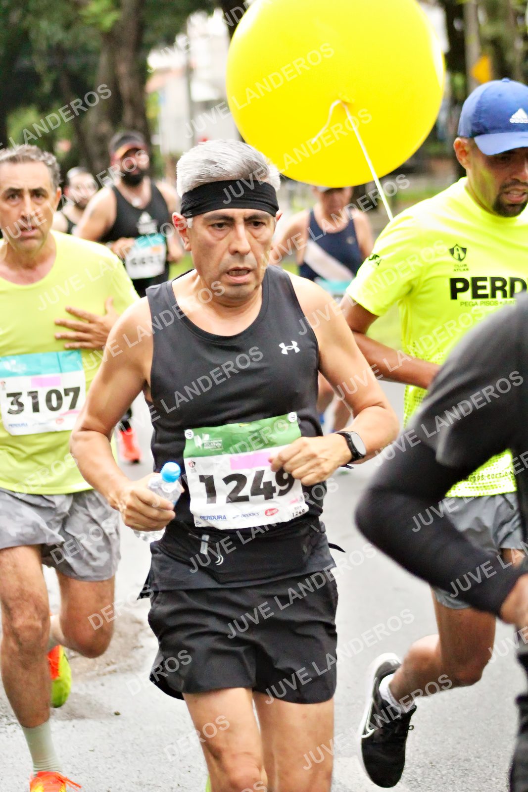 Foto del MEDIO MARATÓN ATLAS en Av. Patria, frente al Parque El Polvorín, Zapopan a las 08:11 · dorsal 3107, 1249, 1248