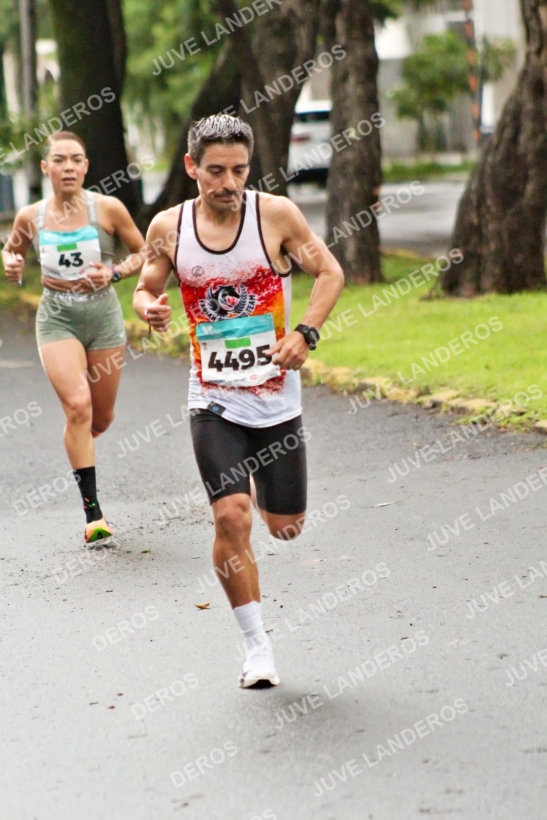 Foto del MEDIO MARATÓN ATLAS en Av. Patria, frente al Parque El Polvorín, Zapopan a las 07:58 · dorsal 4495, 43