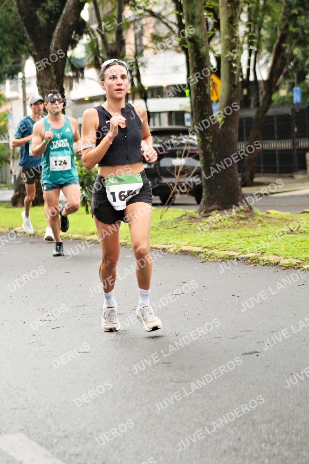 Foto del MEDIO MARATÓN ATLAS en Av. Patria, frente al Parque El Polvorín, Zapopan a las 08:09 · dorsal 124, 16