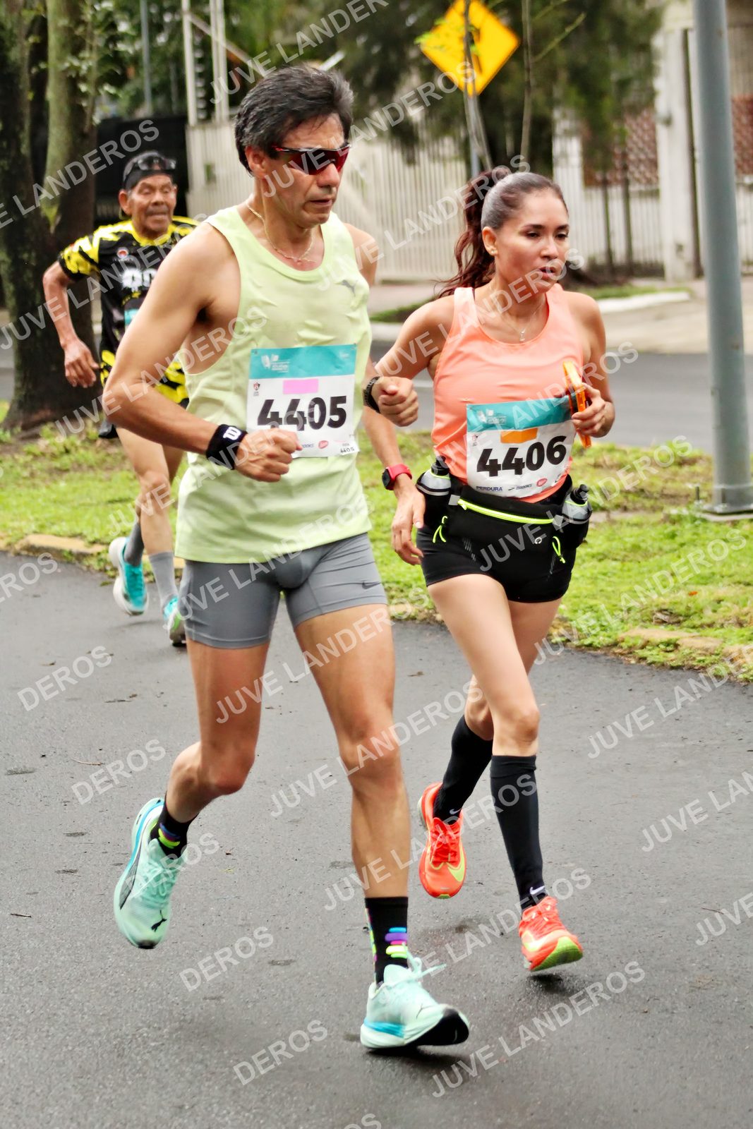 Foto del MEDIO MARATÓN ATLAS en Av. Patria, frente al Parque El Polvorín, Zapopan a las 08:17 · dorsal 4405, 4406