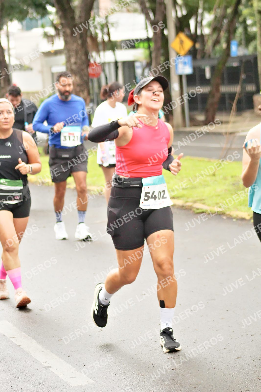 Foto del MEDIO MARATÓN ATLAS en Av. Patria, frente al Parque El Polvorín, Zapopan a las 08:52 · dorsal 3121, 5402