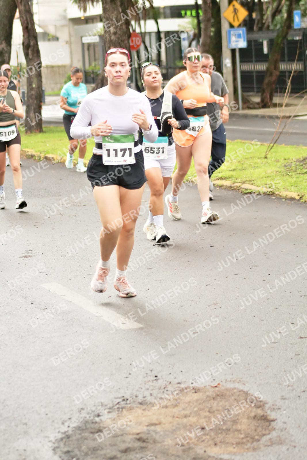 Foto del MEDIO MARATÓN ATLAS en Av. Patria, frente al Parque El Polvorín, Zapopan a las 08:48 · dorsal 1171, 6531, 5109