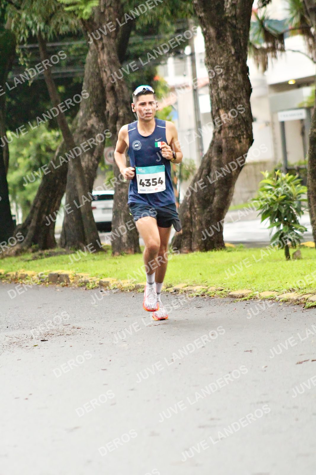 Foto del MEDIO MARATÓN ATLAS en Av. Patria, frente al Parque El Polvorín, Zapopan a las 08:05 · dorsal 4354