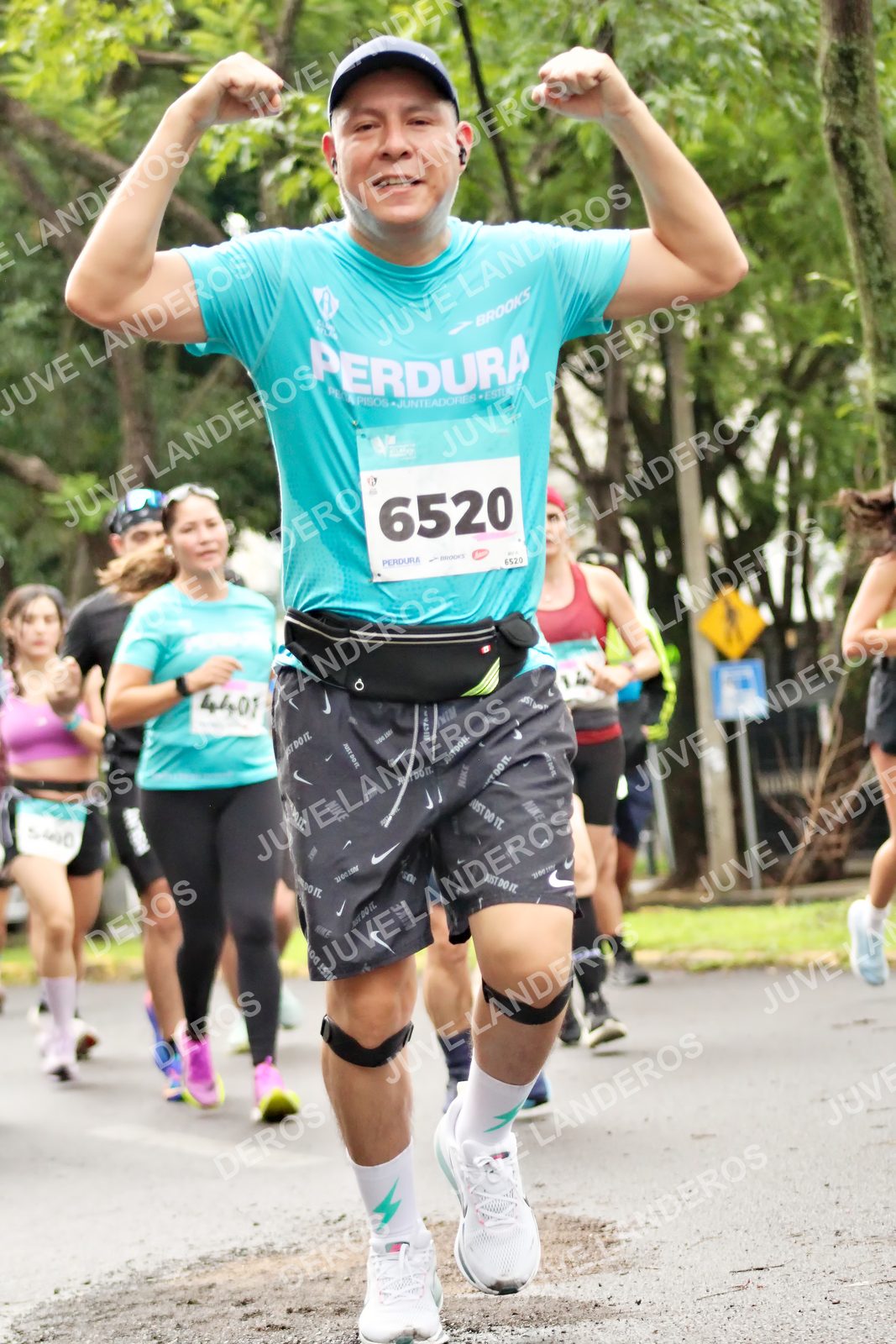 Foto del MEDIO MARATÓN ATLAS en Av. Patria, frente al Parque El Polvorín, Zapopan a las 08:38 · dorsal 6520, 4401, 5400