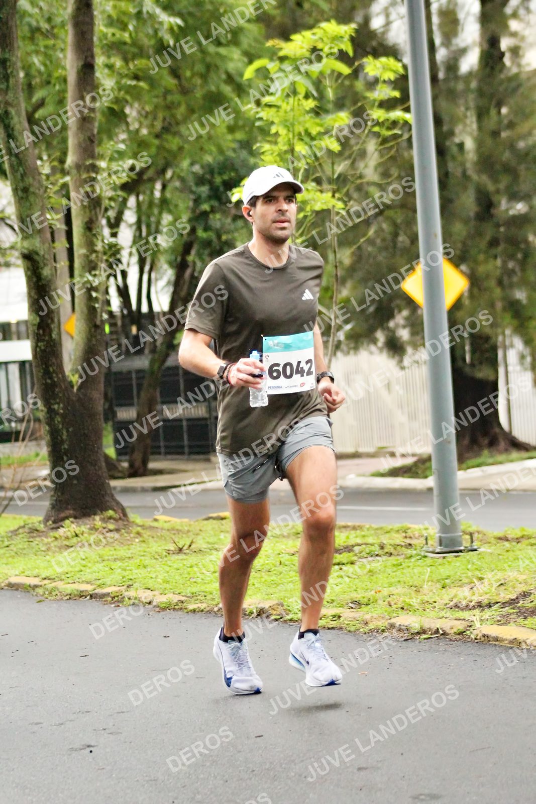 Foto del MEDIO MARATÓN ATLAS en Av. Patria, frente al Parque El Polvorín, Zapopan a las 08:07 · dorsal 6042