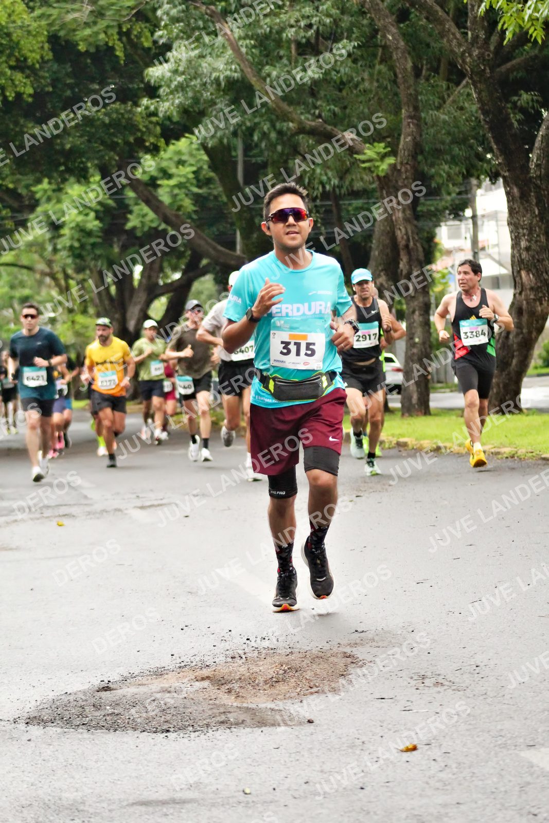 Foto del MEDIO MARATÓN ATLAS en Av. Patria, frente al Parque El Polvorín, Zapopan a las 08:13 · dorsal 315, 3384, 2917, 6421